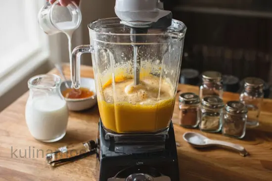 Тёплый смузи из запечённой тыквы с кокосовым молоком и специями - шаг 3 (изображение)