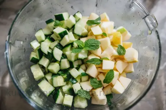 Освежающий смузи с огурцом и мятой - шаг 4