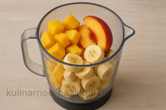 Фруктовый смузи с манго и персиком - шаг 3