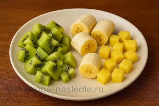 Тропический смузи с киви и бананом - шаг 1