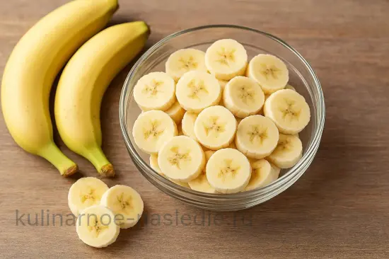 Кремовый смузи с бананом и молоком - шаг 1