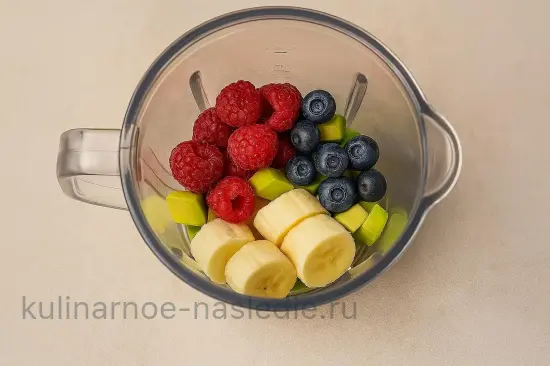 ПП смузи с авокадо и ягодами - шаг 3