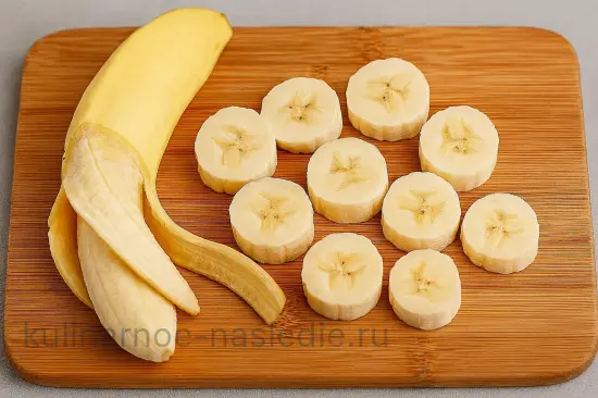 Смузи из ягод с йогуртом и бананом - шаг 2