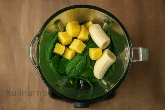 Полезный смузи со шпинатом и ананасом - шаг 2