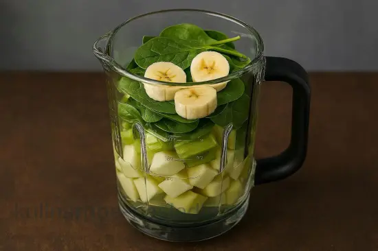 Зеленый смузи со шпинатом и яблоком для очищения организма - шаг 2