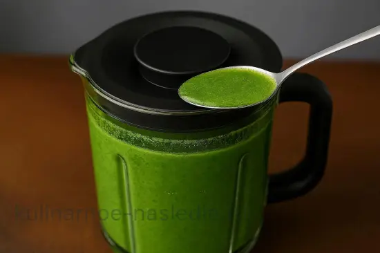 Зеленый смузи со шпинатом и яблоком для очищения организма - шаг 5