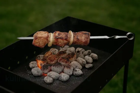 Шашлык из свинины в медово-горчичном маринаде - шаг 6. Жарка шашлыка