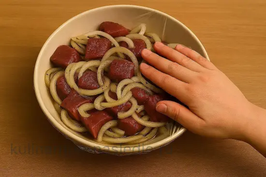 Шашлык из баранины с зирой и луком - шаг 4. Маринование