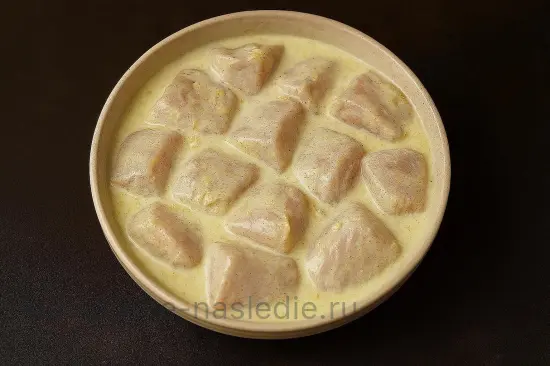 Шашлык из курицы в кефире с карри и чесноком - шаг 3 (изображение)