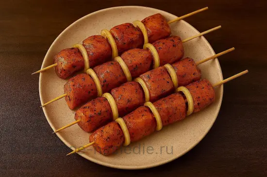 Сочный куриный шашлык с уксусом и луком - Формовка шашлыка