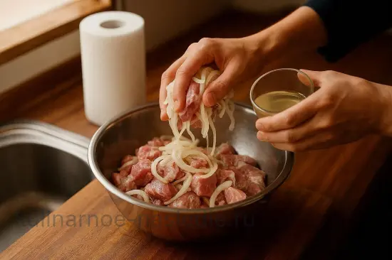 Классический маринад для шашлыка с уксусом и луком - шаг 3