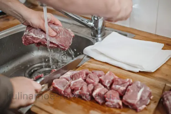 Маринад для шашлыка с кефиром и специями - шаг 1 (изображение)