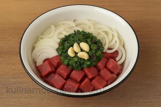 Маринад для шашлыка из баранины с гранатовым соком и луком - шаг 3