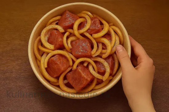 Идеальный маринад для шашлыка из свинины с луком и уксусом - шаг 4