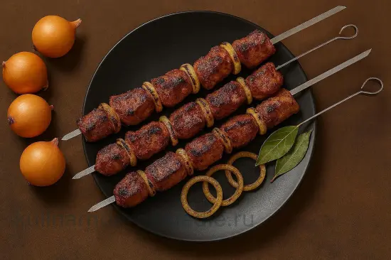 Шашлык из свинины в классическом маринаде с уксусом и луком - шаг 5