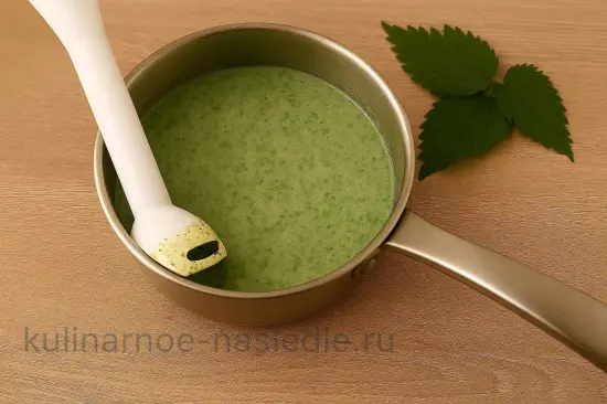 Суп-пюре с плавленым сыром и крапивой - шаг 5 (изображение)