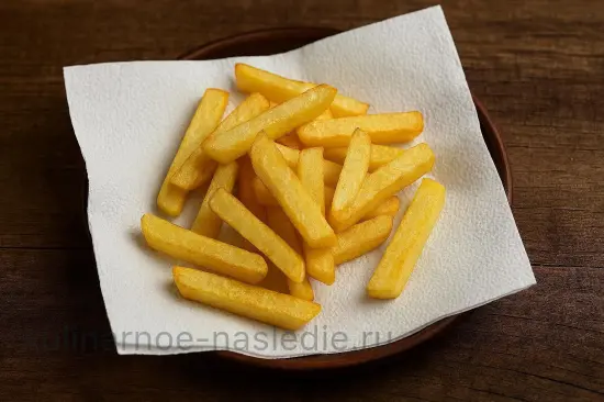 Азу по-татарски с солёными огурцами и картошкой в казане - шаг 3