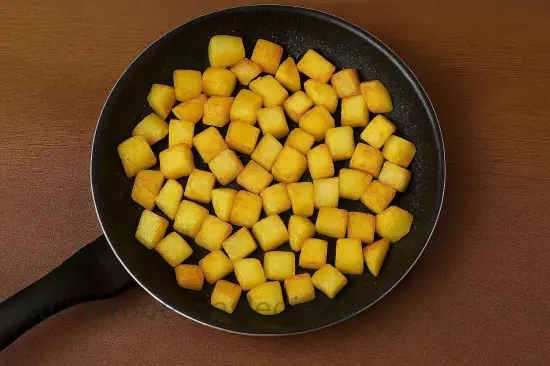 Азу по-татарски с говядиной и маринованными огурцами - шаг 5