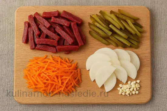 Классическое азу по-татарски с говядиной в казане - шаг 1