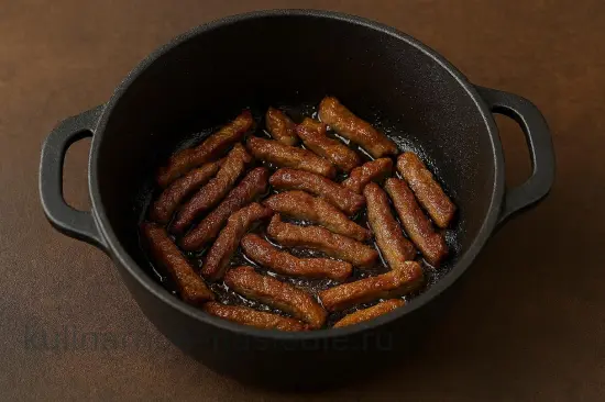 Азу по-татарски с говядиной и солеными огурцами - шаг 2