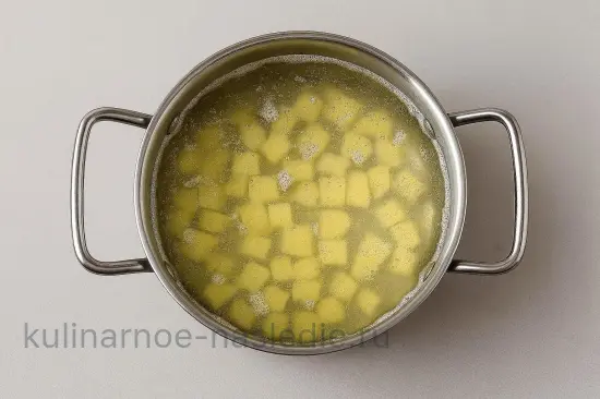 Свежий борщ с капустой и свеклой без мяса - шаг 2