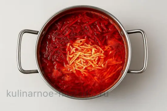 Свежий борщ с капустой и свеклой без мяса - шаг 5