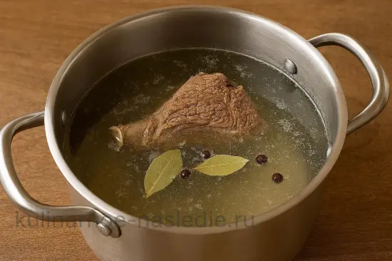 Красный борщ с мясом - шаг 1. Варка мясного бульона
