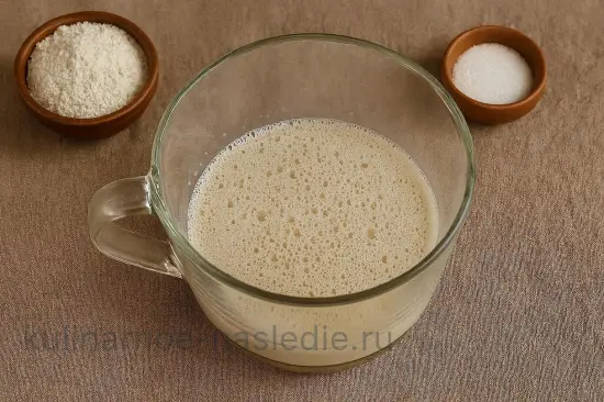 Ватрушки с творогом по-домашнему с ванилью и изюмом - шаг 1 (изображение)