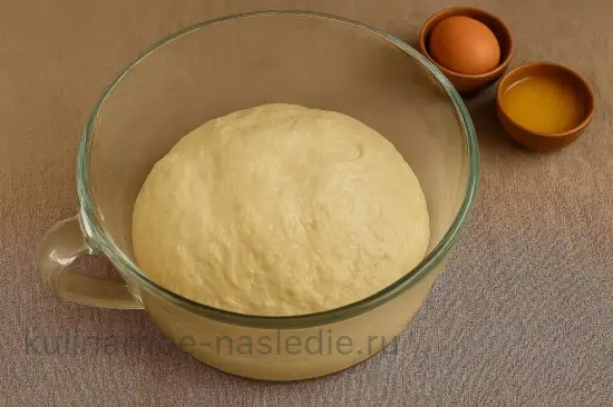 Ватрушки с творогом по-домашнему с ванилью и изюмом - шаг 2 (изображение)