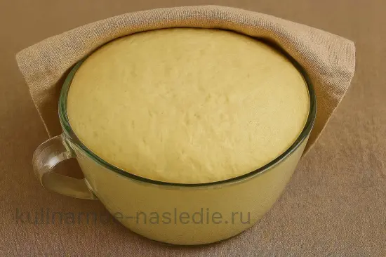 Ватрушки с творогом по-домашнему с ванилью и изюмом - шаг 3 (изображение)