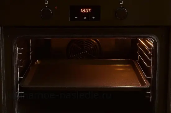 Ватрушки с творогом по-домашнему с ванилью и изюмом - шаг 8 (изображение)