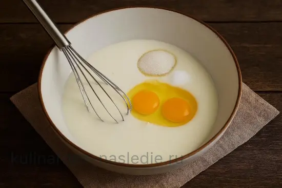 Блины на кефире с дырочками - шаг 1