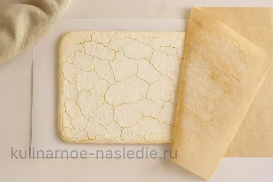 Меренговый рулет с лимонным кремом - воздушный десерт без муки - шаг 7. Подготовка меренги к сворачиванию