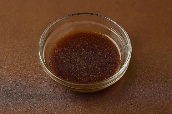 Тёплый салат из морской капусты с гребешками и кунжутной заправкой - шаг 2 (изображение)