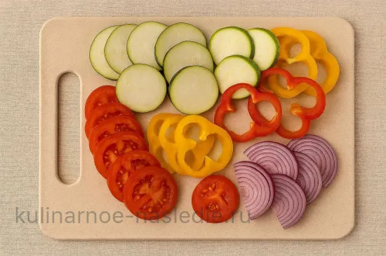 Рататуй с кремом из сыра и запечённым чесноком - шаг 1. Подготовка овощей