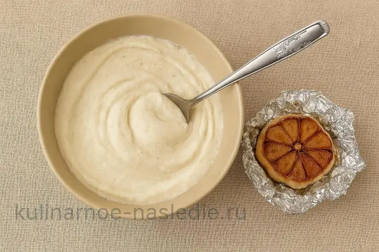 Рататуй с кремом из сыра и запечённым чесноком - шаг 4. Приготовление чесночно-сырного крема