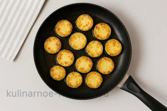 Жареные кабачки по-итальянски с чесноком и пармезаном - шаг 4 (изображение)