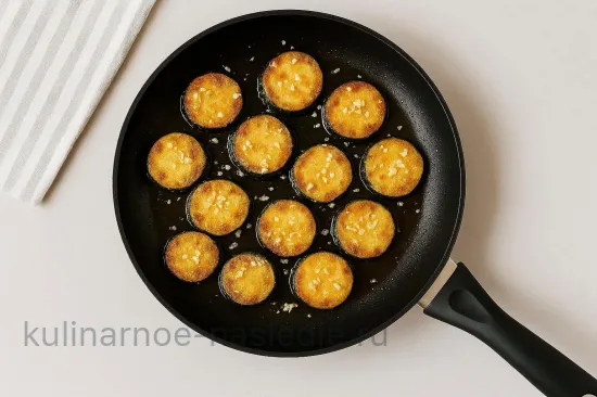 Жареные кабачки по-итальянски с чесноком и пармезаном - шаг 5 (изображение)