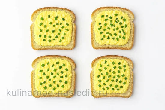 Бутерброды с яйцом и майонезом - шаг 4