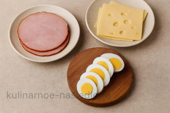 Бутерброды с ветчиной, сыром и яйцом - шаг 2