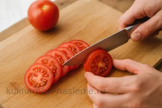 Бутерброд с авокадо и томатами - шаг 2