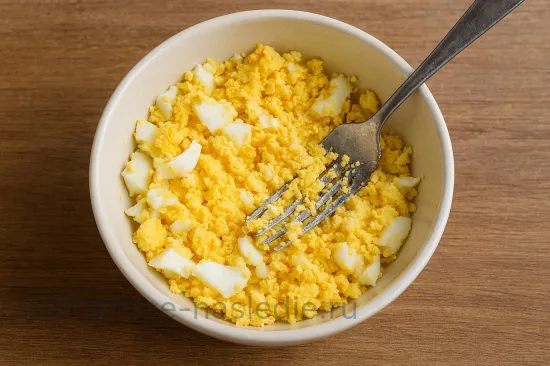 Сэндвич с тунцом и яйцом - шаг 1 (изображение)