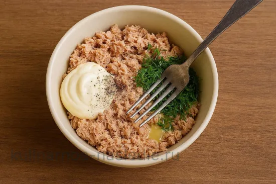 Сэндвич с тунцом и яйцом - шаг 2 (изображение)