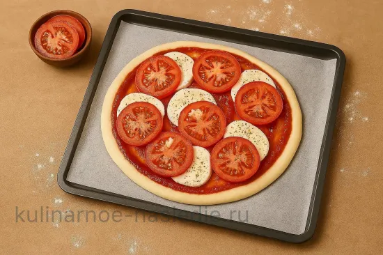 Домашняя пицца Маргарита с томатами и моцареллой - шаг 3