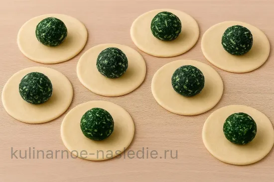 Сырные лепёшки с крапивой на сковороде - шаг 4