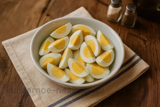 Сытный салат с ветчиной, сыром и зеленым луком - шаг 2