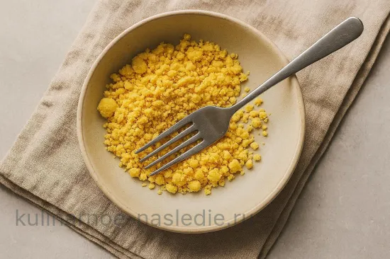 Фаршированные яйца с редисом и огурцом - Варка и подготовка яиц