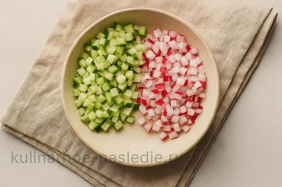 Фаршированные яйца с редисом и огурцом - Подготовка овощей