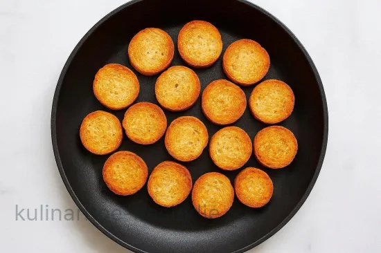 Хрустящие гренки с редисом и творожным сыром - Обжаривание гренок