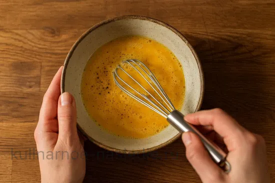 Греческий омлет с фетой на сковороде - шаг 1 (изображение)